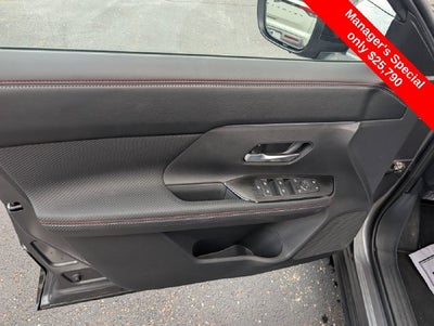 2025 Nissan Kicks SR