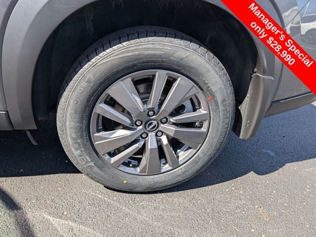 2024 Nissan Pathfinder SV