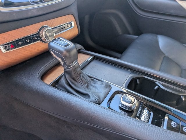 2021 Volvo XC90 Momentum