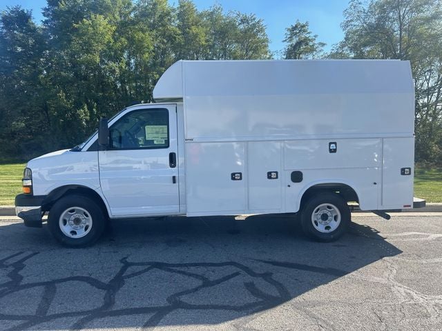 2025 Chevrolet Express Commercial Cutaway Van 139"