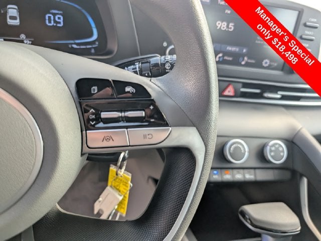2024 Hyundai Elantra SE