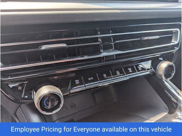 2025 Chevrolet Traverse FWD LT