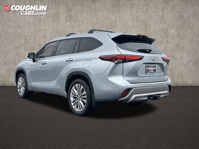 2025 Toyota Highlander Hybrid Platinum