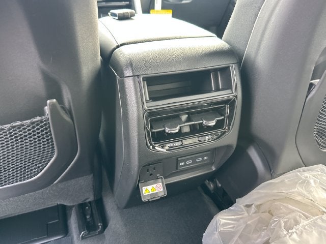 2027 Jeep Grand Cherokee Laredo Altitude