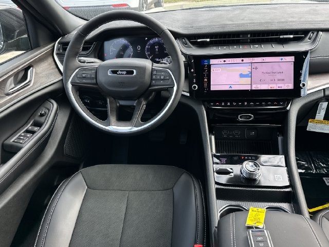 2027 Jeep Grand Cherokee Laredo Altitude