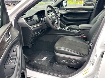 2027 Jeep Grand Cherokee Laredo Altitude
