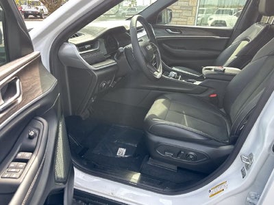 2027 Jeep Grand Cherokee Laredo Altitude