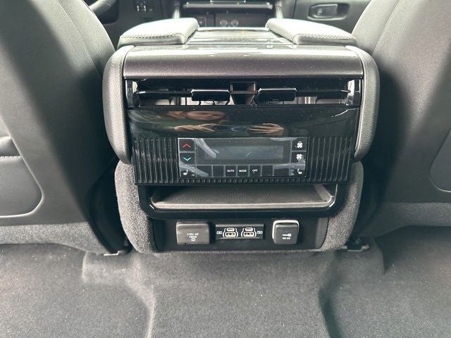 2024 Jeep Wagoneer Base