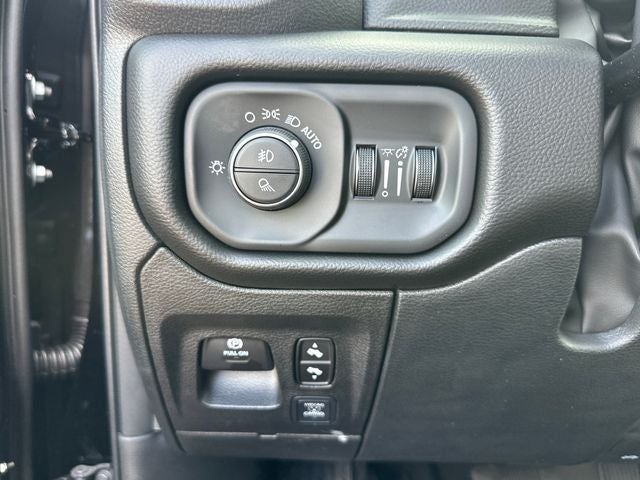 2027 RAM 1500 Big Horn/Lone Star