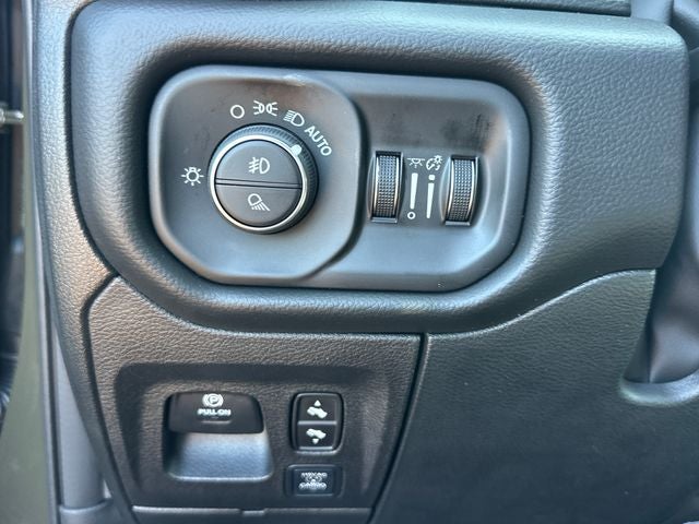 2027 RAM 1500 Big Horn/Lone Star