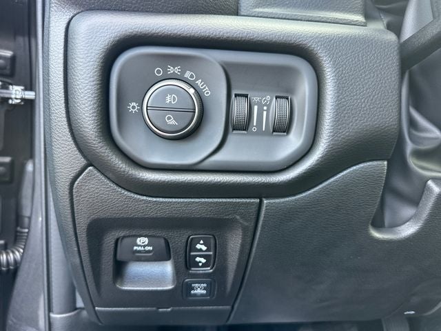 2027 RAM 1500 Big Horn/Lone Star
