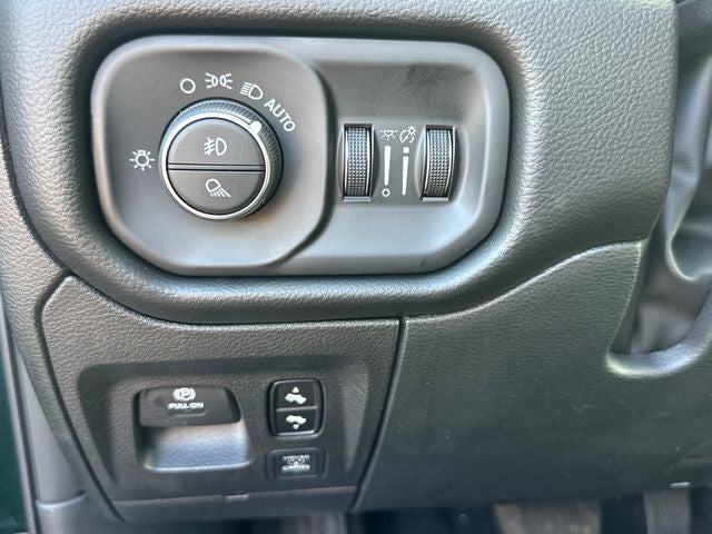 2027 RAM 1500 Big Horn/Lone Star