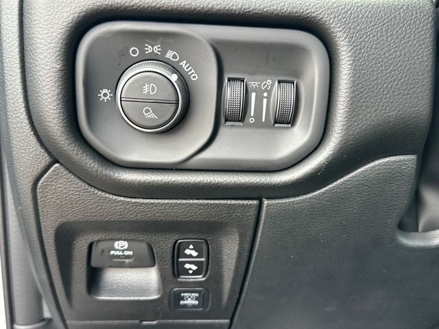 2027 RAM 1500 Big Horn/Lone Star