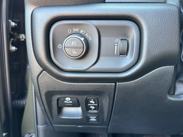 2027 RAM 1500 Big Horn/Lone Star