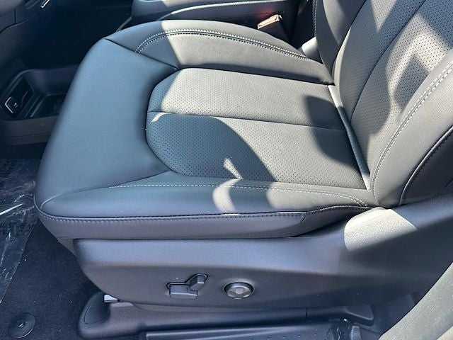 2025 Chrysler Voyager LX