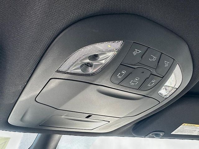 2025 Chrysler Voyager LX