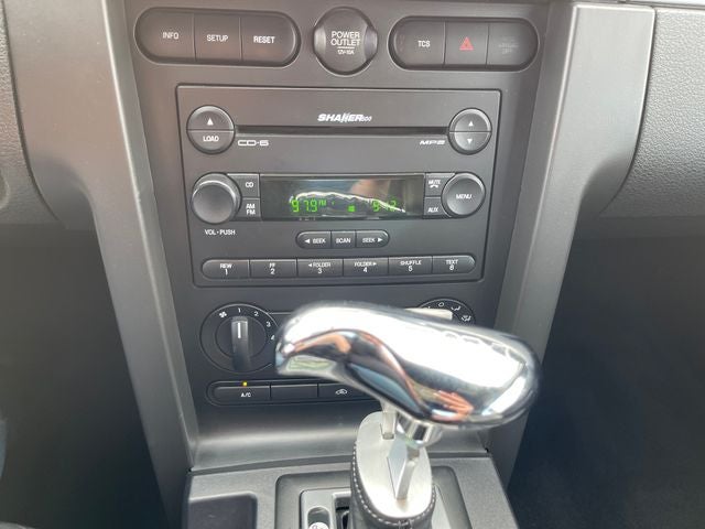 2005 Ford Mustang GT Deluxe