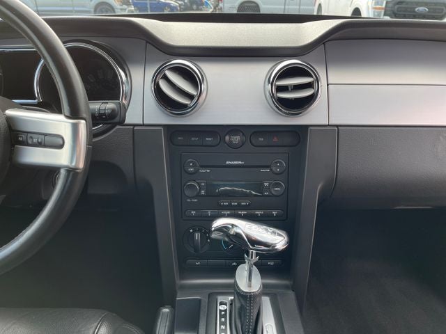 2005 Ford Mustang GT Deluxe