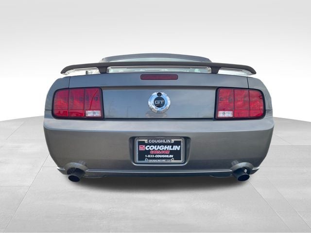 2005 Ford Mustang GT Deluxe