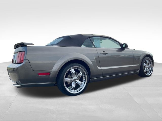 2005 Ford Mustang GT Deluxe