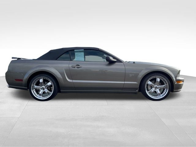 2005 Ford Mustang GT Deluxe