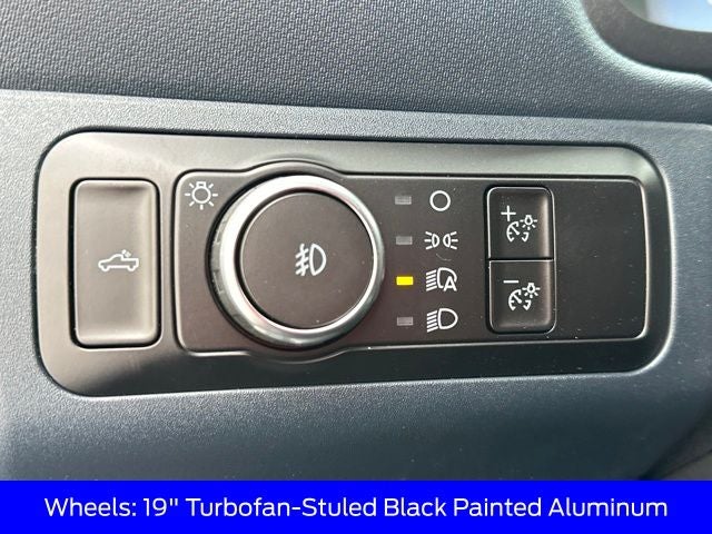 2026 Ford Maverick Lobo Standard