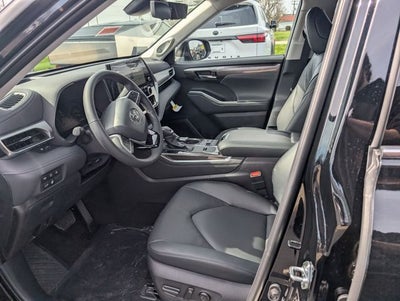 2026 Toyota Highlander Hybrid Platinum