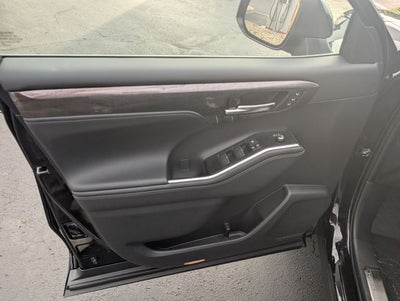 2026 Toyota Highlander Hybrid Platinum