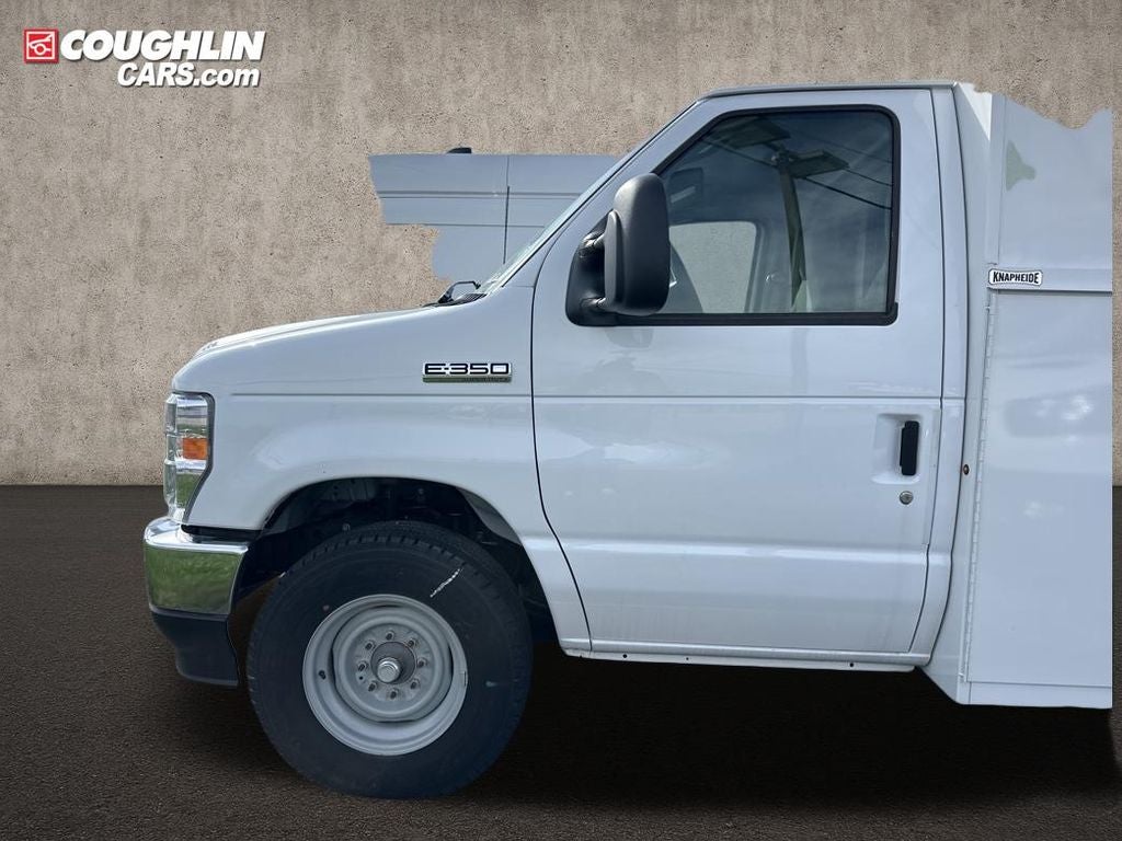 2025 Ford Super Duty E-350 Base Cutaway