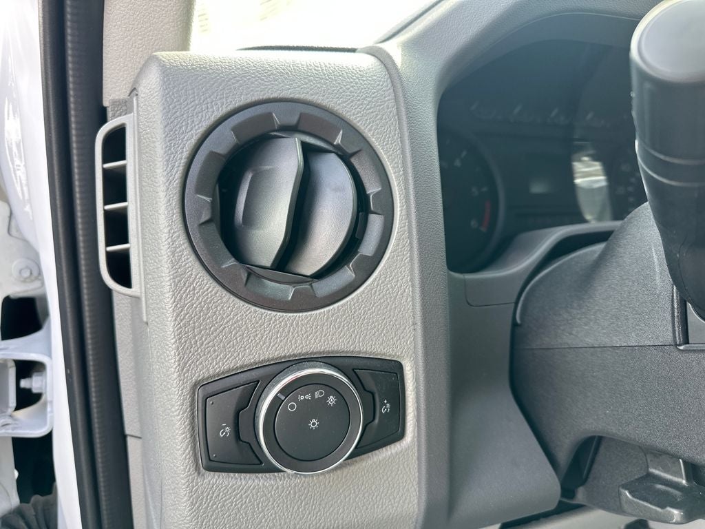 2025 Ford Super Duty E-350 Base Cutaway