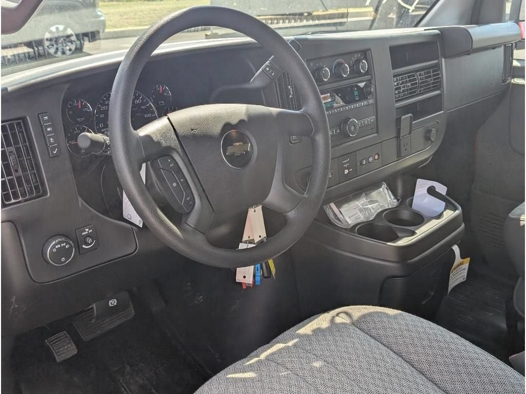 2025 Chevrolet Express Cargo WT