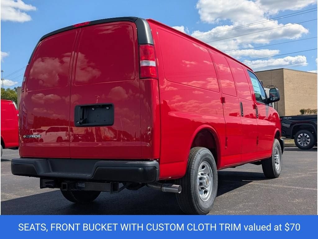2025 Chevrolet Express Cargo WT