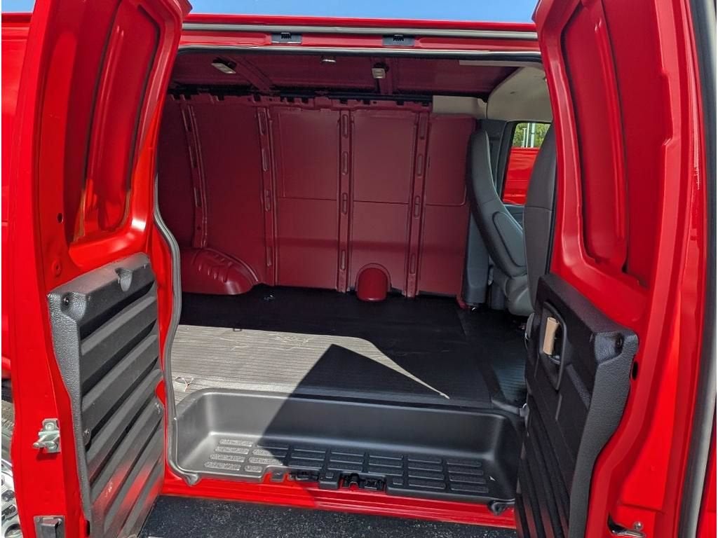 2025 Chevrolet Express Cargo WT