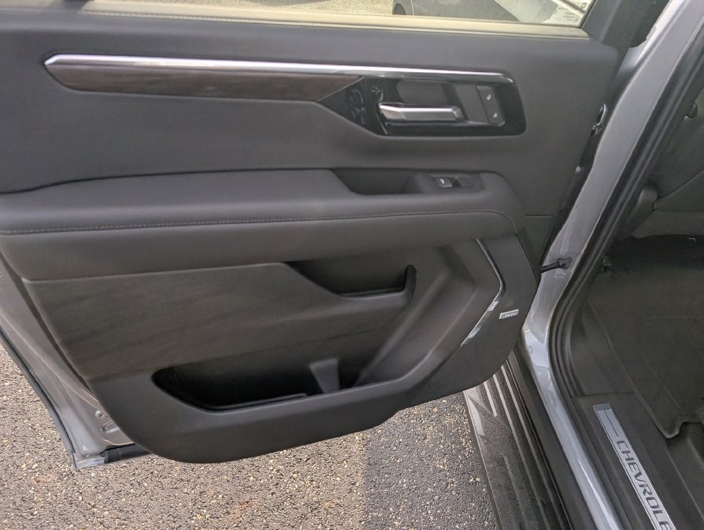 2027 Chevrolet Suburban LT