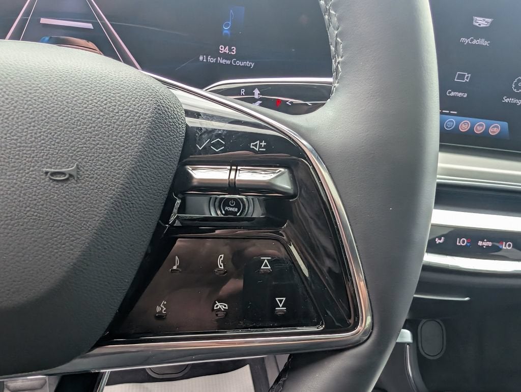 2025 Cadillac LYRIQ Luxury 3