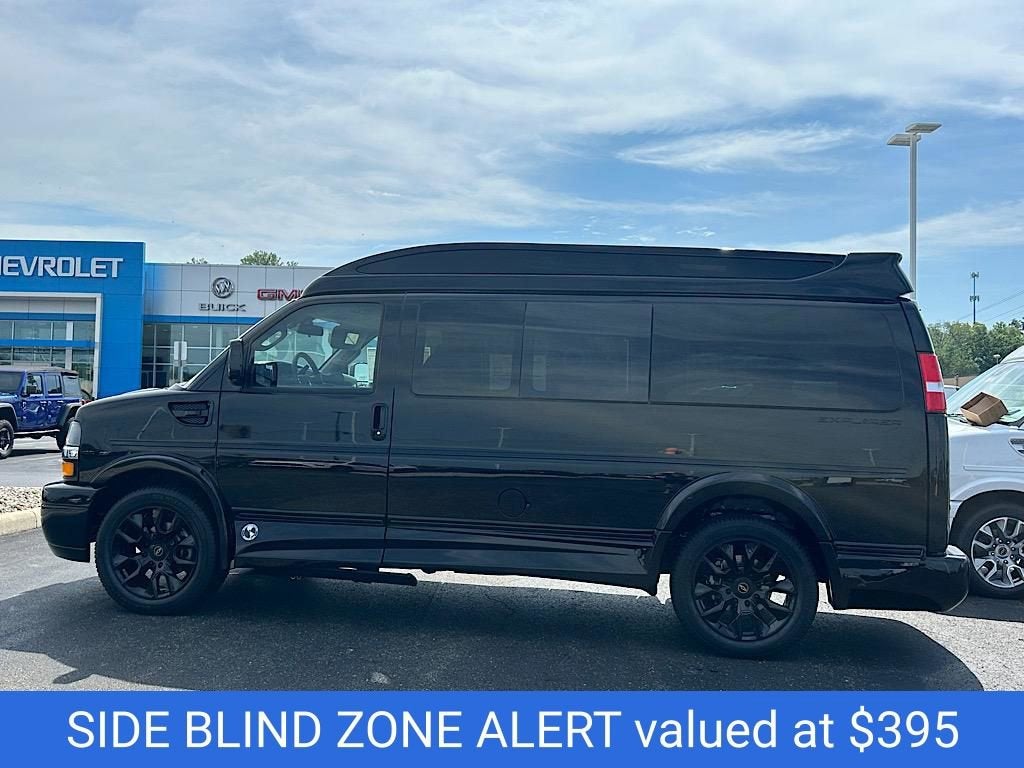 2025 Chevrolet Express Cargo WT