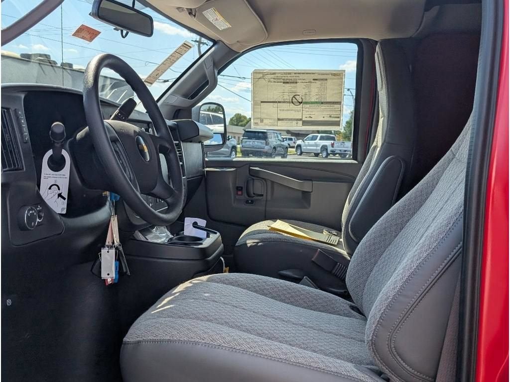 2025 Chevrolet Express Cargo WT