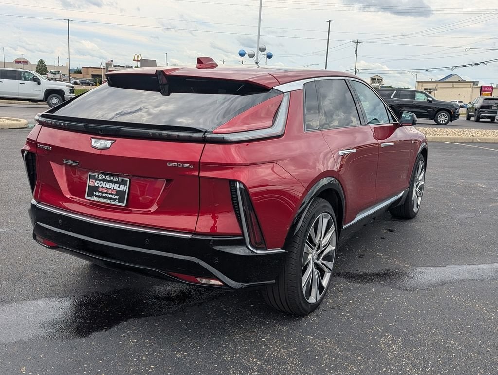 2025 Cadillac LYRIQ Luxury 3