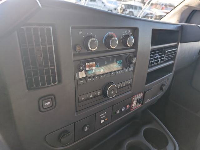 2025 Chevrolet Express Cargo WT