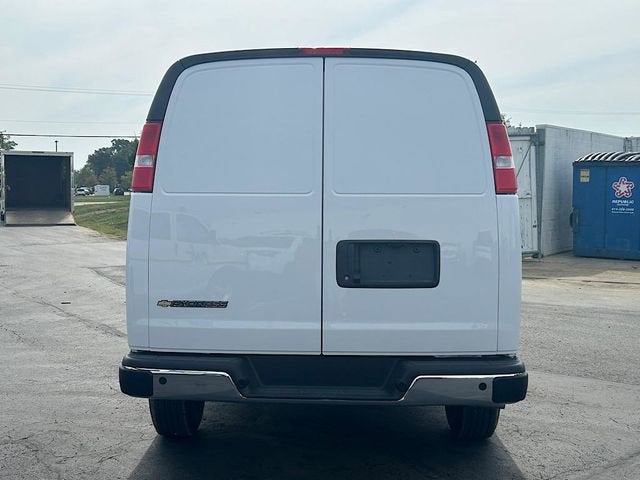 2025 Chevrolet Express Cargo WT