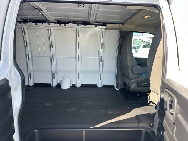 2025 Chevrolet Express Cargo WT