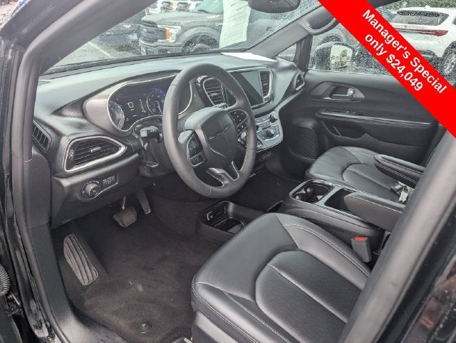 2025 Chrysler Pacifica Select