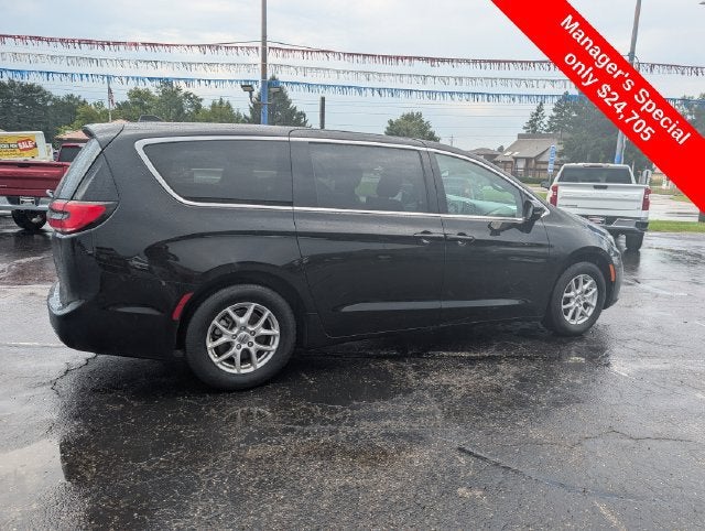 2025 Chrysler Pacifica Select