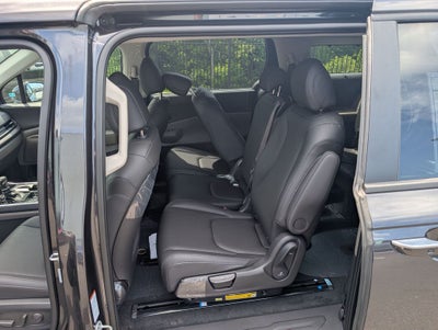 2027 Kia Carnival EX