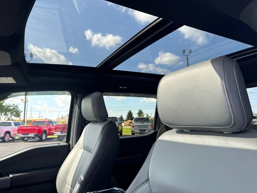 2024 Ford F-150 Lightning LARIAT
