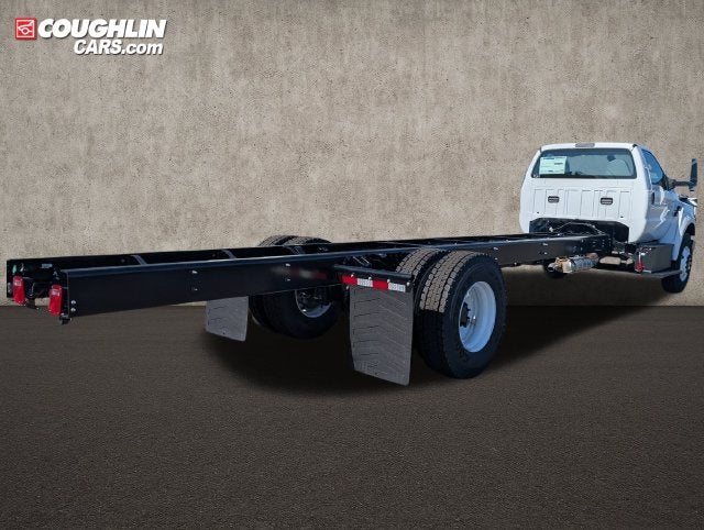 2027 Ford F-750SD Base