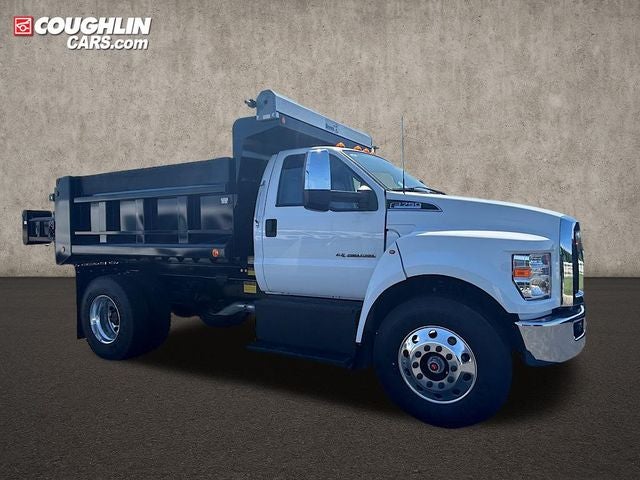 2025 Ford F-750SD Base