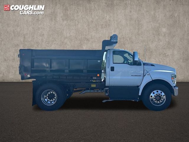 2025 Ford F-750SD Base