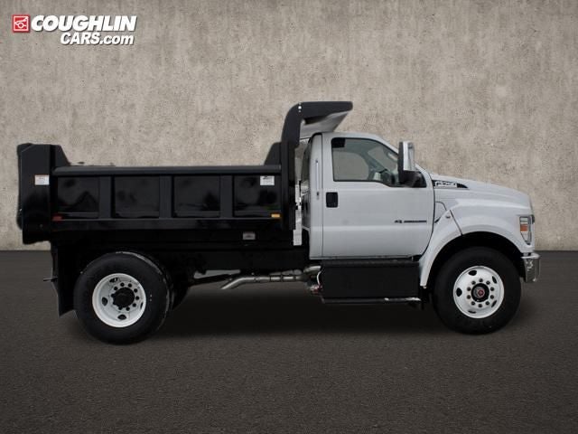 2025 Ford F-750SD Base