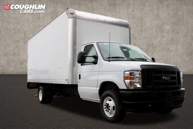 2025 Ford E-450SD Base